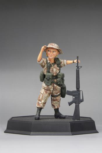 【予約2024年06月】アメリカ陸軍女性兵士(湾岸戦争) サンディ & コルトM16A2 ファインモールド