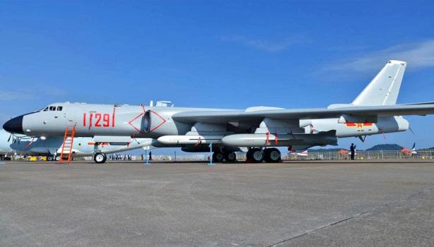 【予約2021年9月】1/144 中国空軍 シーアン H-6K 戦略爆撃機 03930 トランペッターモデル