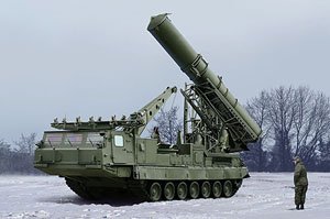 【予約2021年10月】1/35 ロシア連邦軍 S-300V "9A85 グラディエーター"  地対空ミサイルシステム 09521 トランペッターモデル