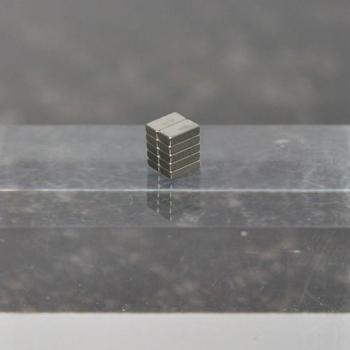 ハイキューパーツ ネオジム磁石角形 4mm×2mm×高さ1mm（10個入）